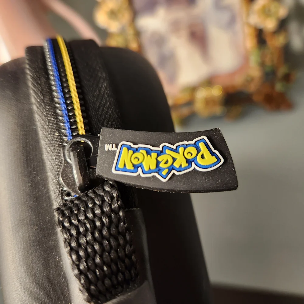 Nintendo Switch Pokémon Deluxe Travel Case Pikachu rubber logo Clamshell Zip